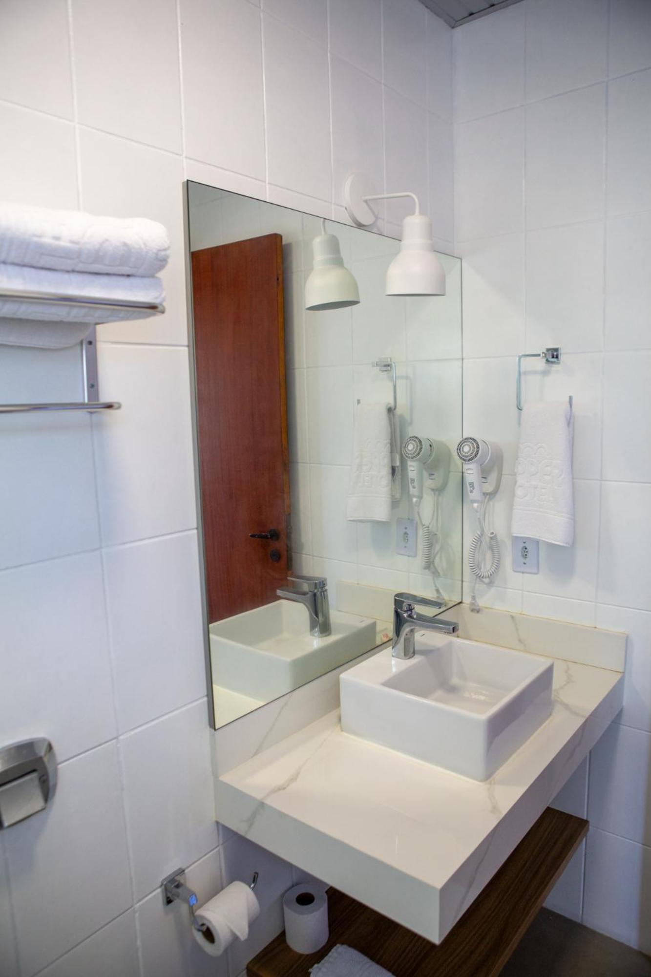 Flipper Hotel Laguna Bagian luar foto