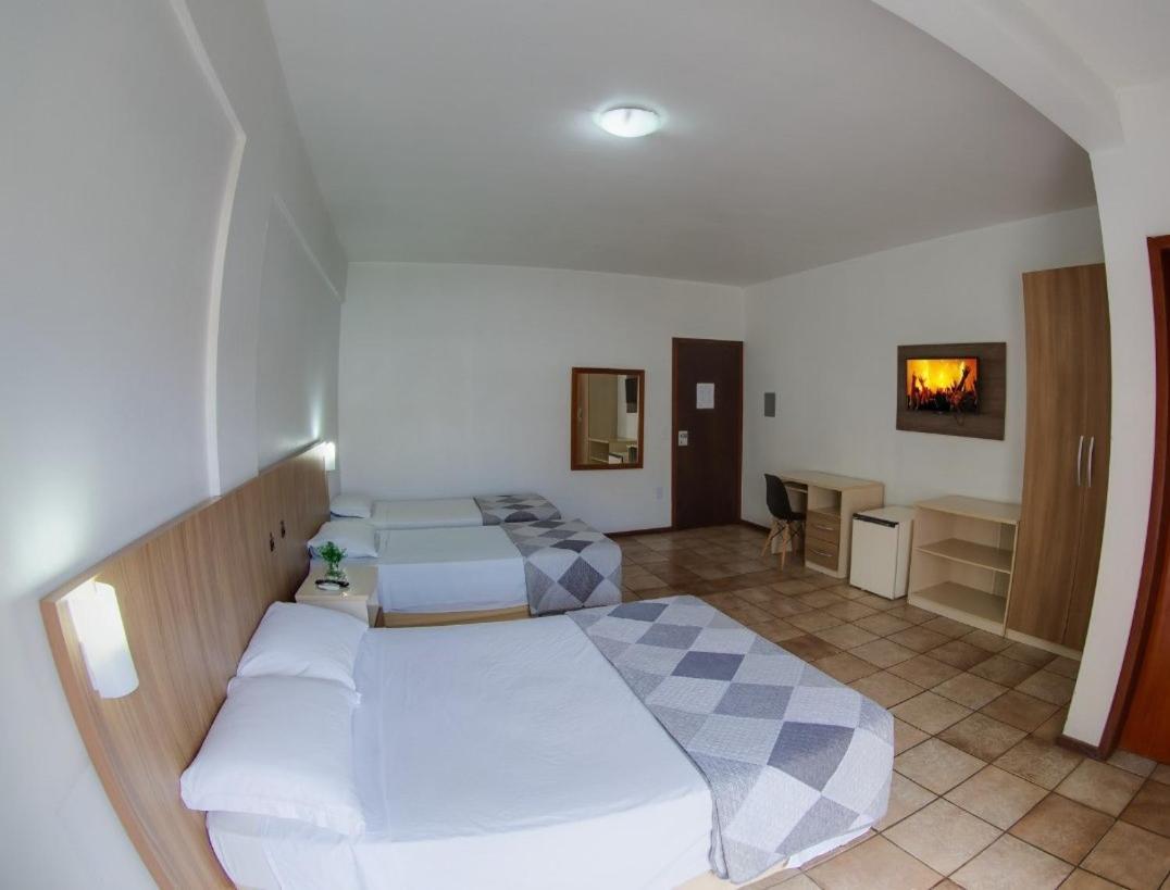 Flipper Hotel Laguna Bagian luar foto