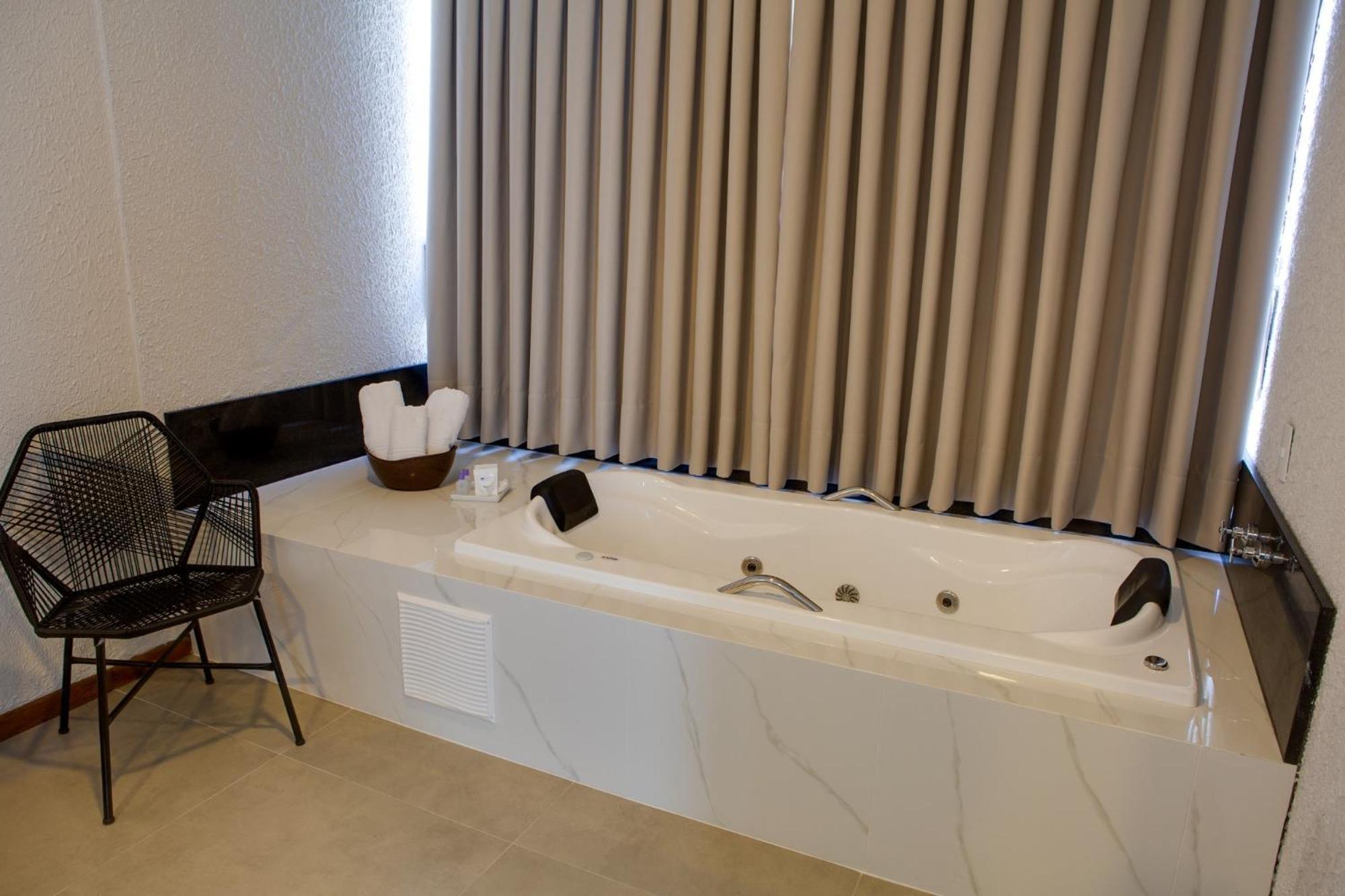 Flipper Hotel Laguna Bagian luar foto